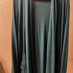 Gibson Women's Cardigan in Dark Green